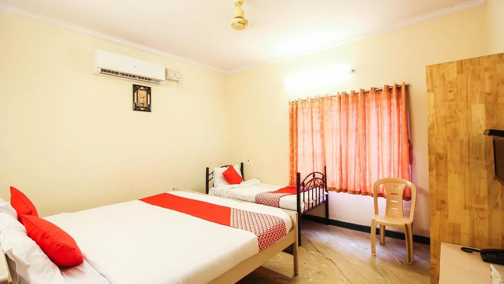 Oyo 14552 Kingston Residency 2*, Vanivilasa Puram India
