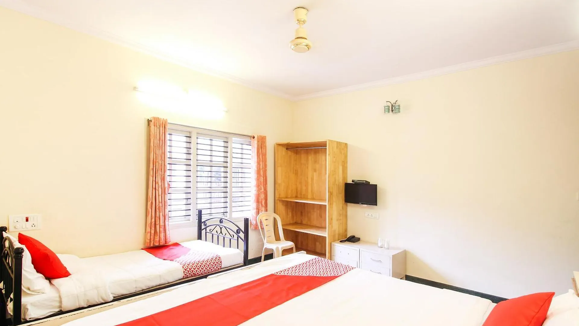 Oyo 14552 Kingston Residency