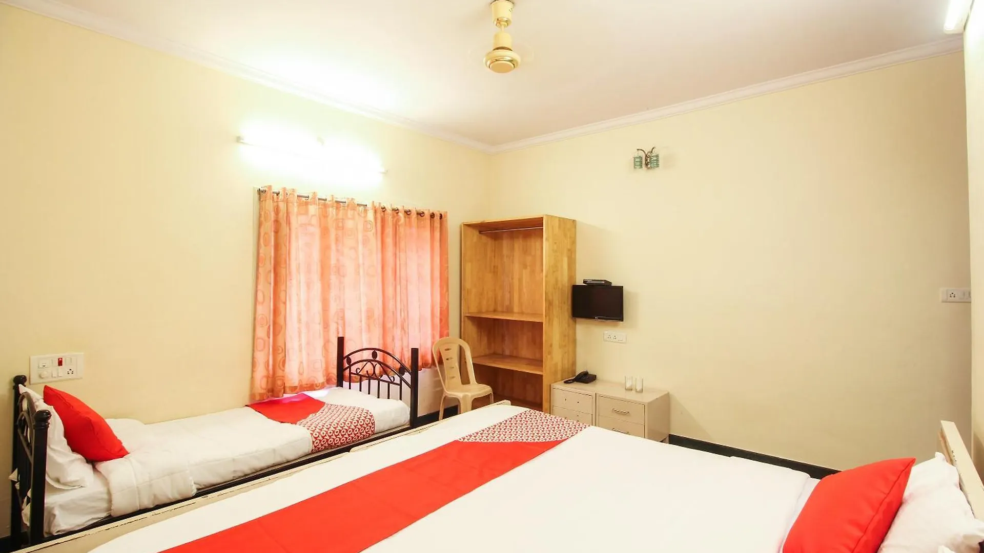 Oyo 14552 Kingston Residency Vanivilasa Puram