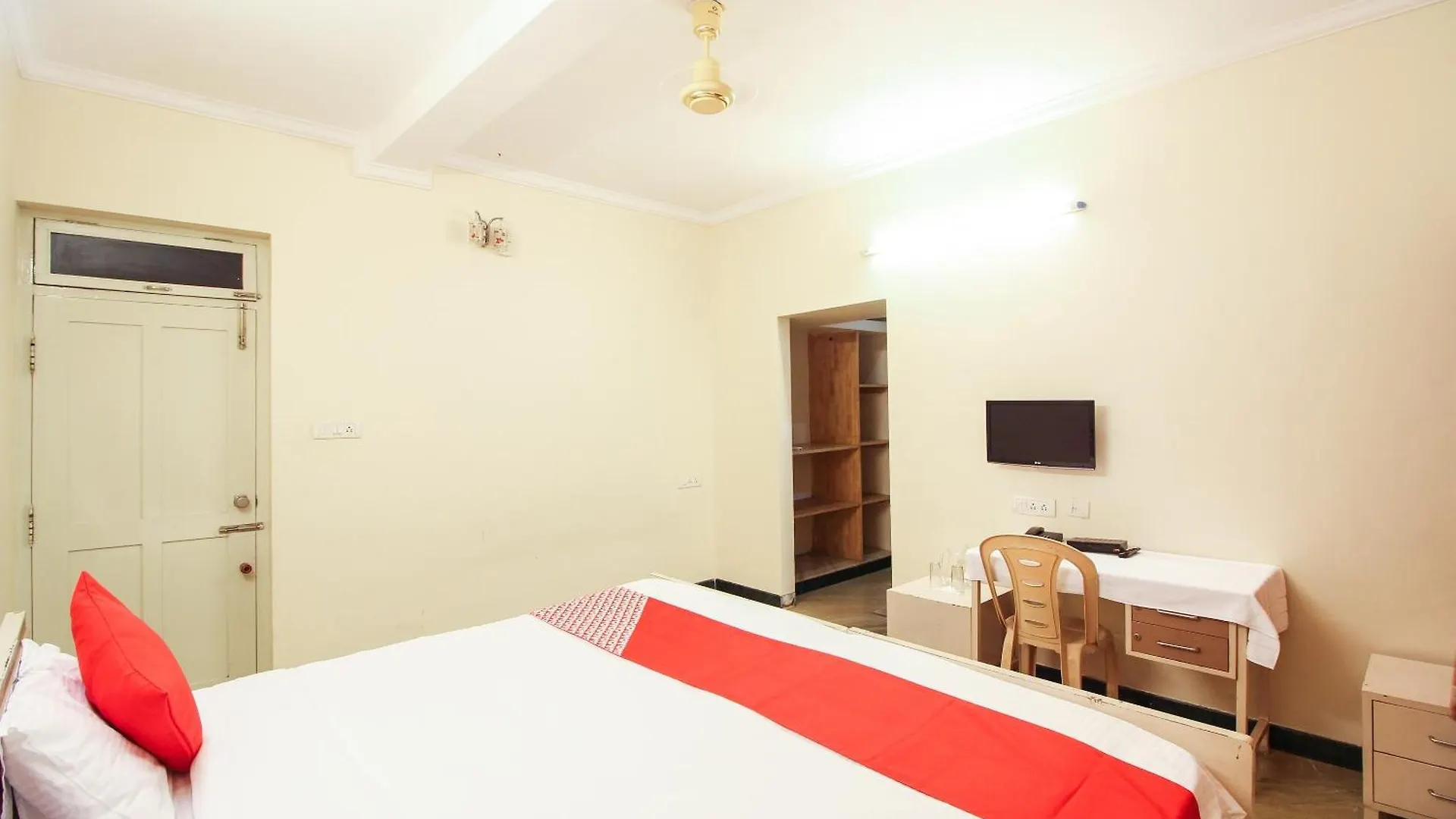 Oyo 14552 Kingston Residency